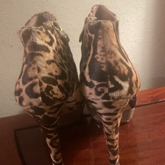 Vince Camuto Calf Hair Bootie Sz 10 - Picture 3 of 10